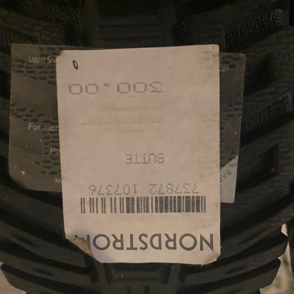 Wool Interior UGG snow boots - Picture 4 of 6